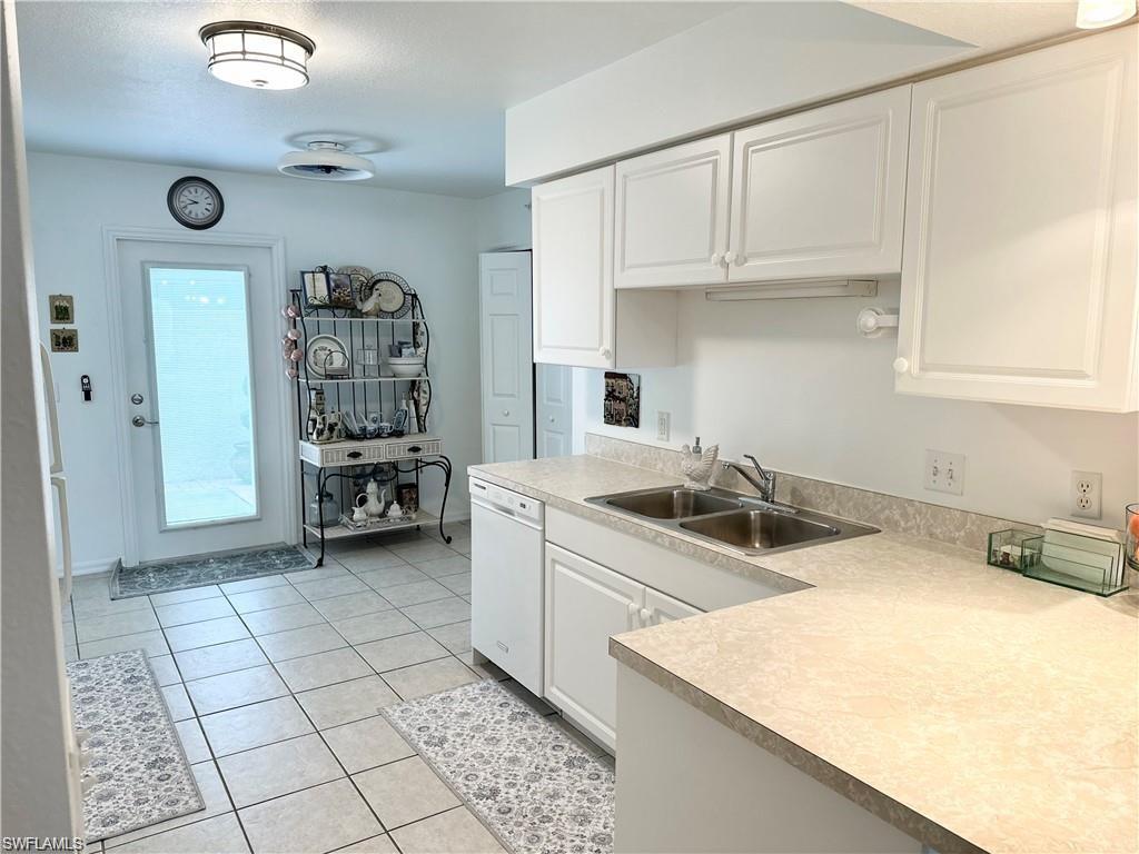 25762 Lake Amelia WAY 105 photo 8