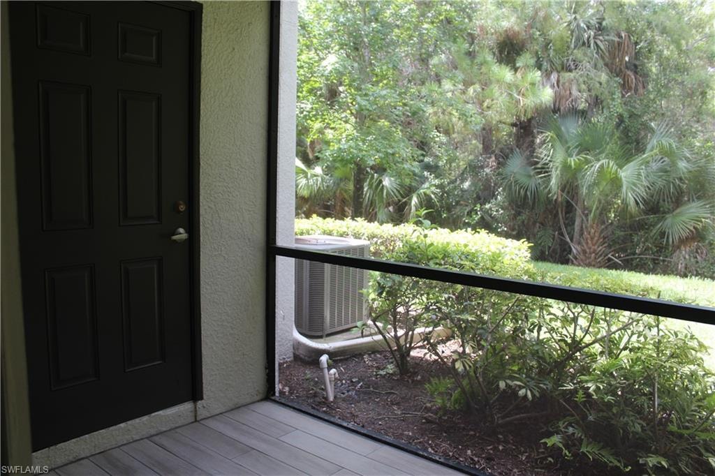 9076 Gervais CIR 403 photo 15