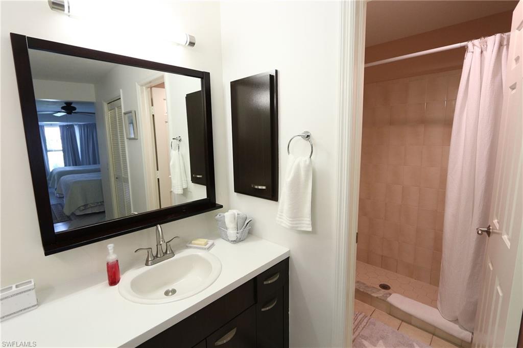Bathroom featuring tile patterned flooring, vanity, a shower with shower curtain, and ceiling fan