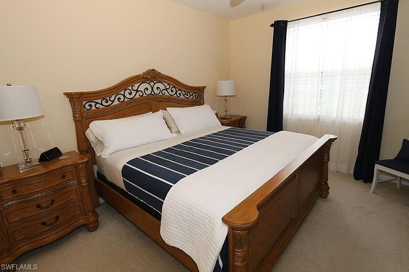 Bedroom with carpet