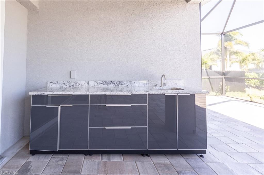 Outdoor Kitchen
