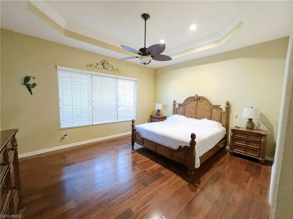 Tray ceiling with recessed lighting and a ceiling fan
