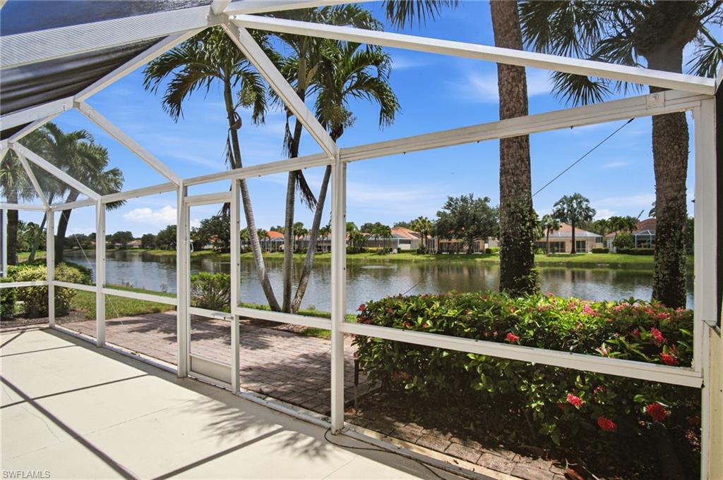 Minutes to Mercato, Vanderbilt Beach, Fifth Avenue South and Naples’ renowned shopping, dining and Gulf beaches!