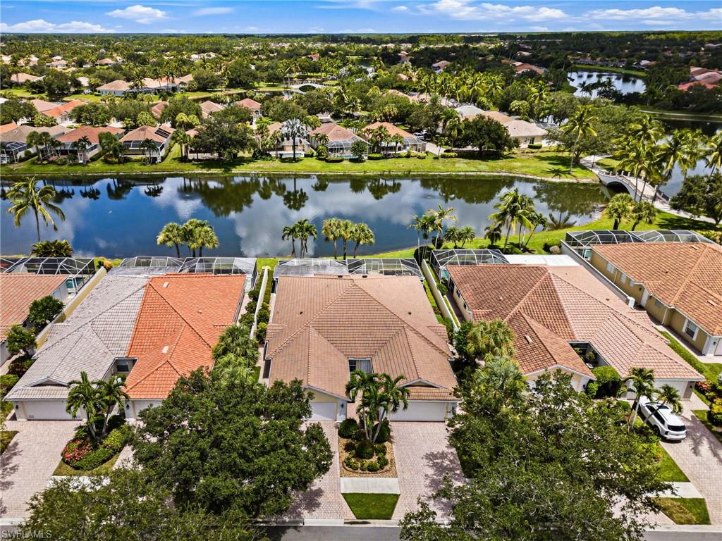 LAKEFRONT in ISLAND WALK!