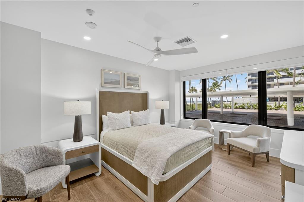 Guest suites in SURFSEDGE featuring light wood-style flooring, recessed lighting, and ceiling fan