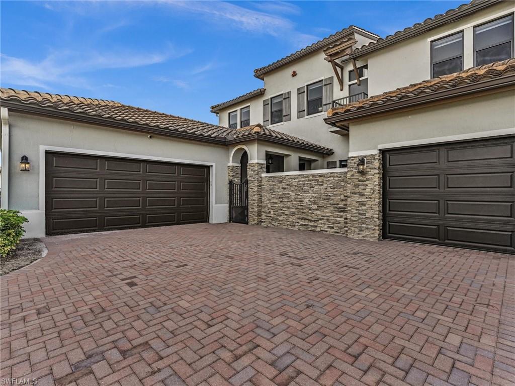 4784 Sophia DR