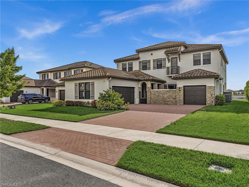 4784 Sophia DR
