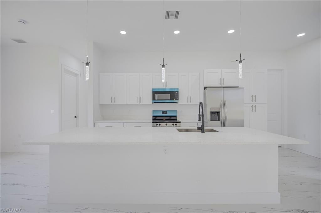 470 Laconic AVE photo 6