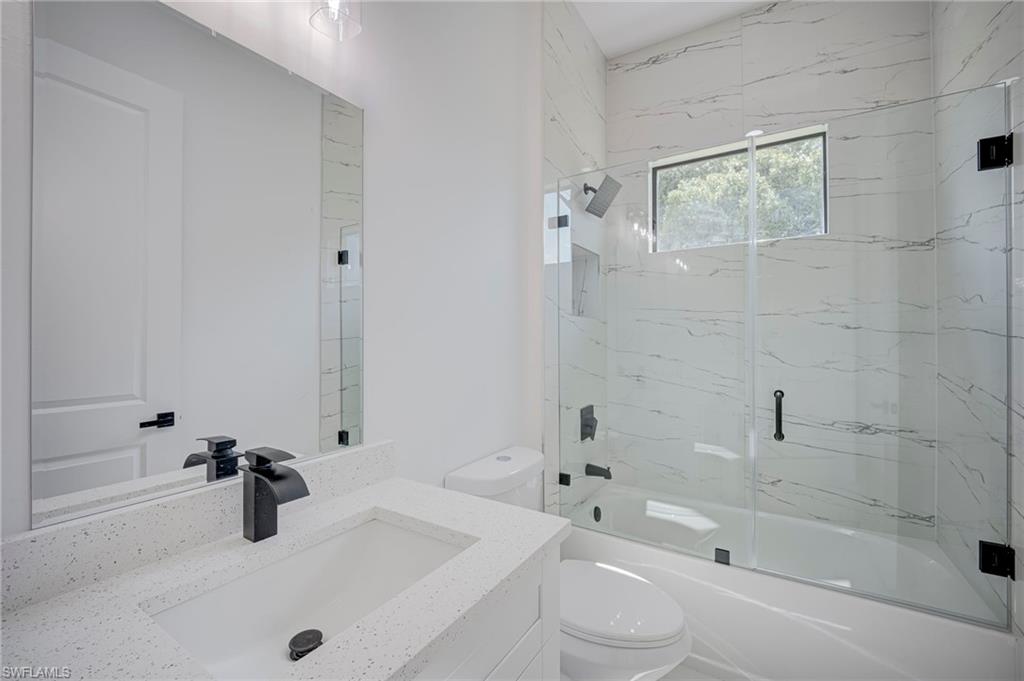 470 Laconic AVE photo 17