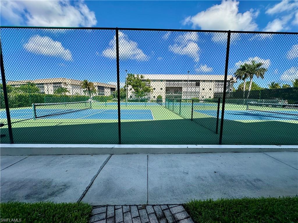 788 Park Shore DR D20 photo 34