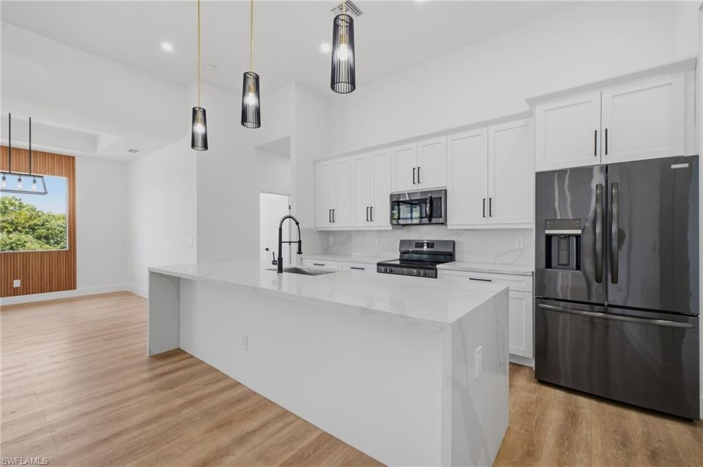 2929 Diplomat PKWY W photo 13