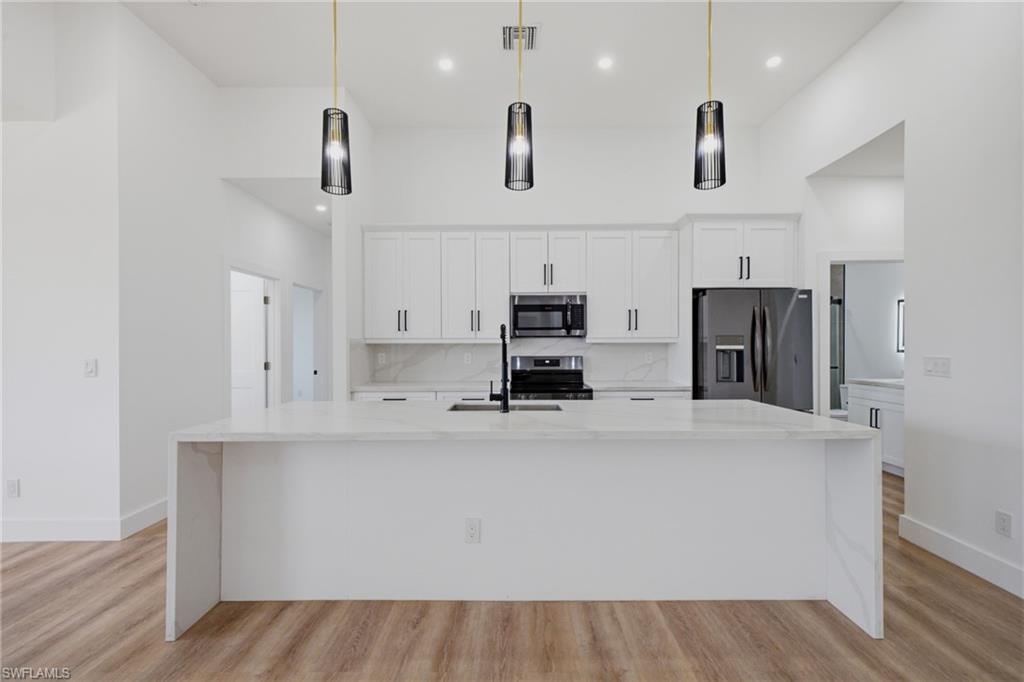 2929 Diplomat PKWY W photo 12