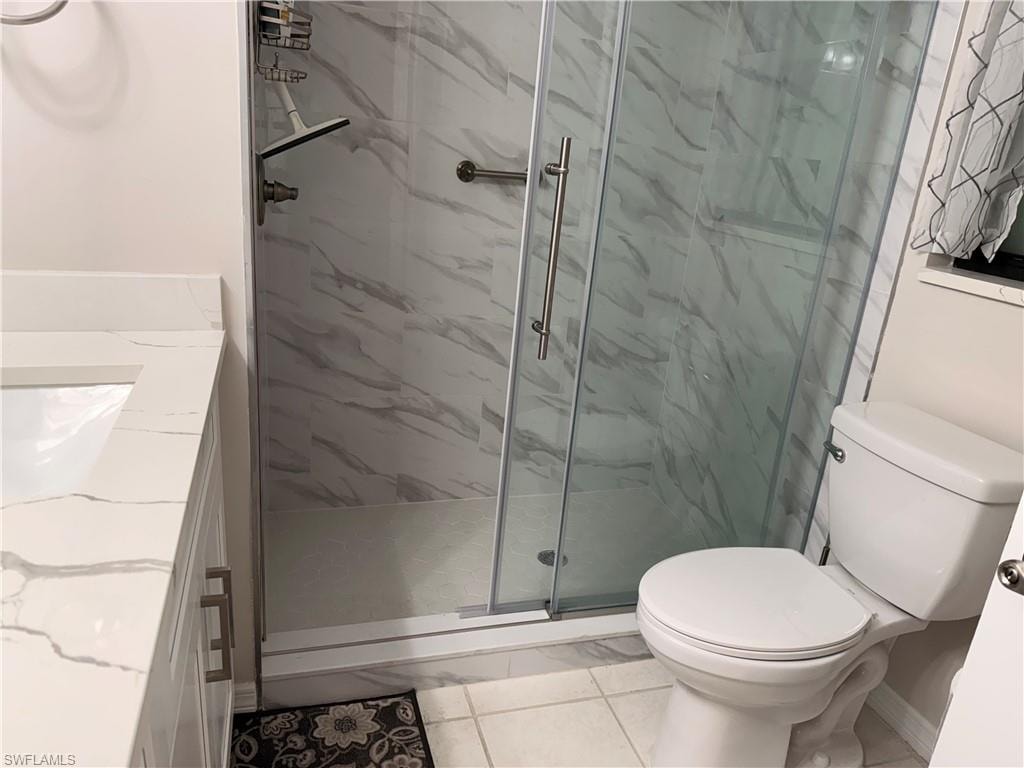 Shower enclosure featuring glass doors and a brushed nickel handle