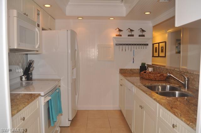 555 Park Shore DR B410 photo 7