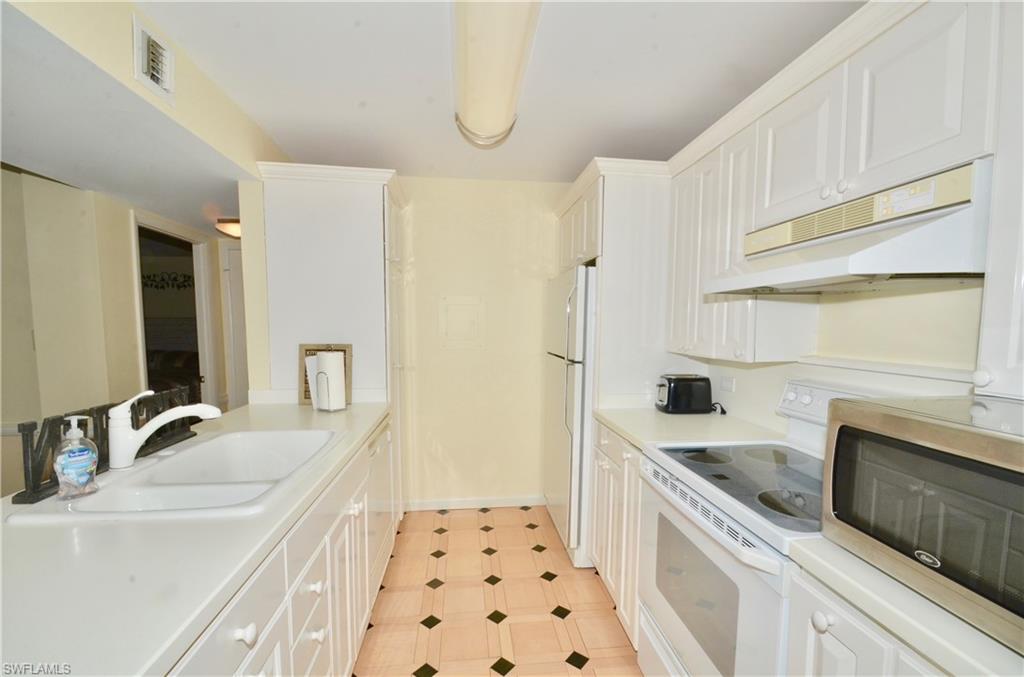 555 Park Shore DR B-309