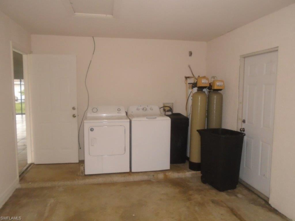 Laundry room with independent washer and dryer