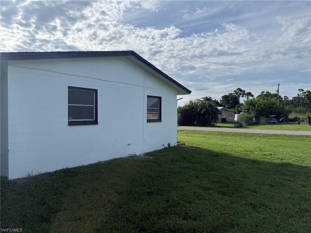 212 Davis RD photo 6