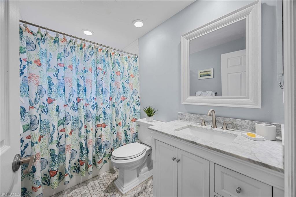 707 Port Side DR photo 27