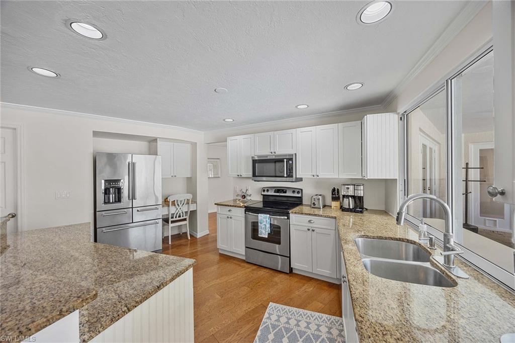 707 Port Side DR photo 13
