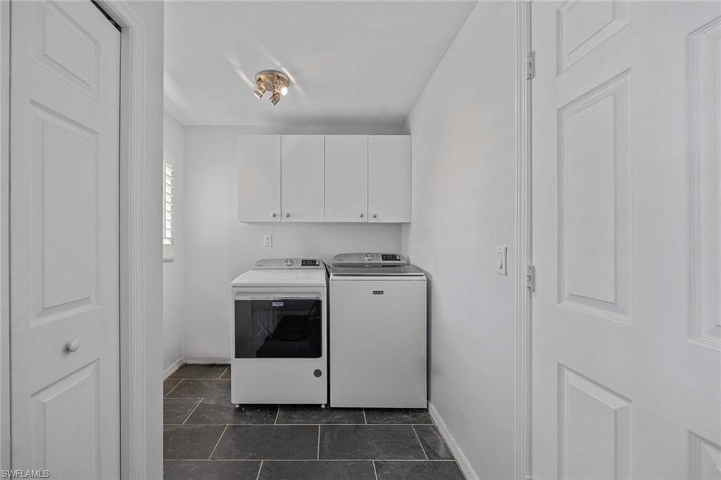 707 Port Side DR photo 31