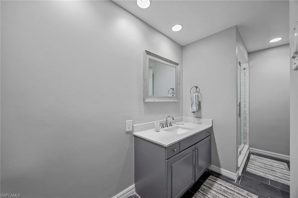 707 Port Side DR photo 29