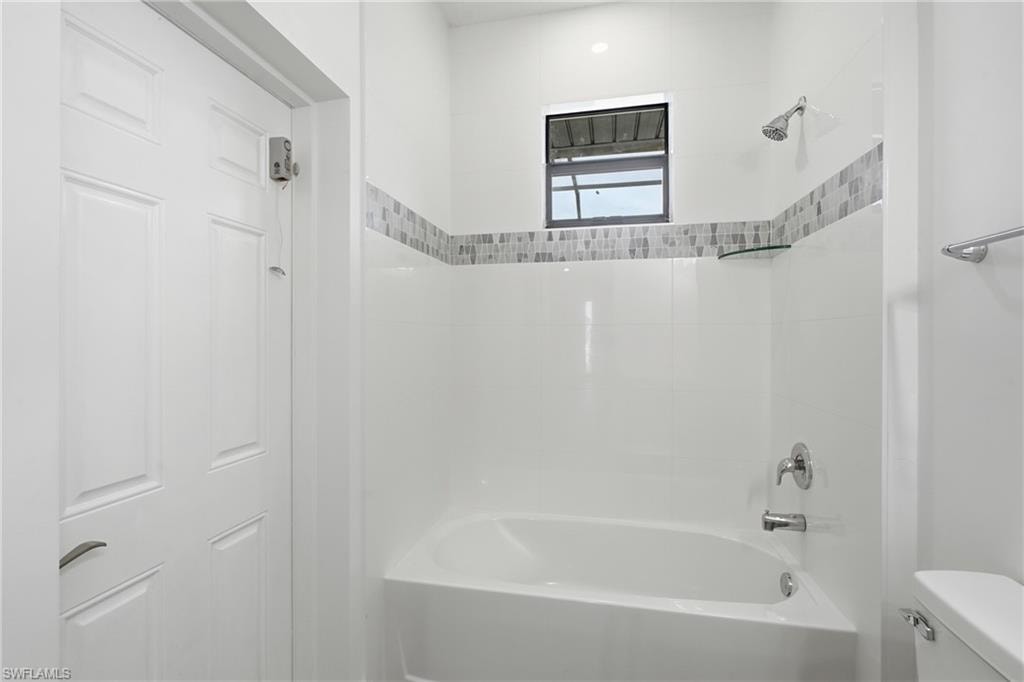 Bathroom with Pool access