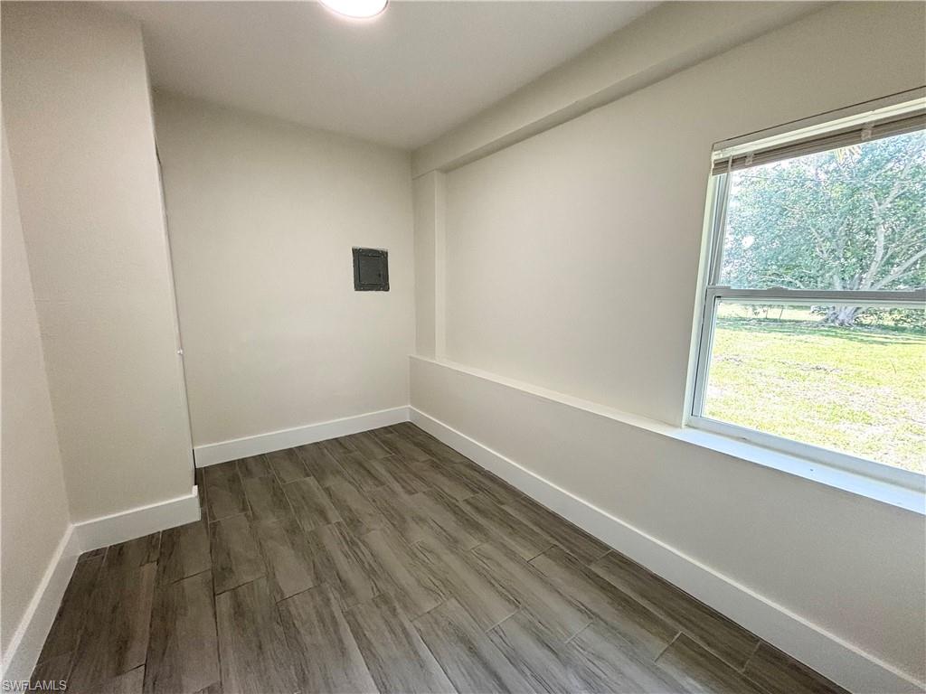 559 Wood AVE photo 13