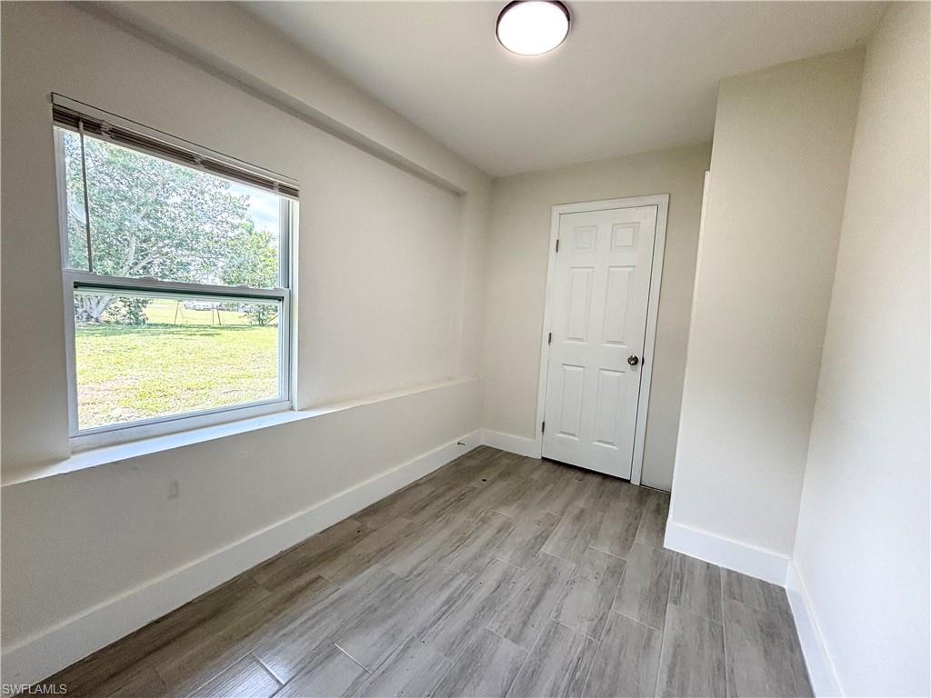 559 Wood AVE photo 15