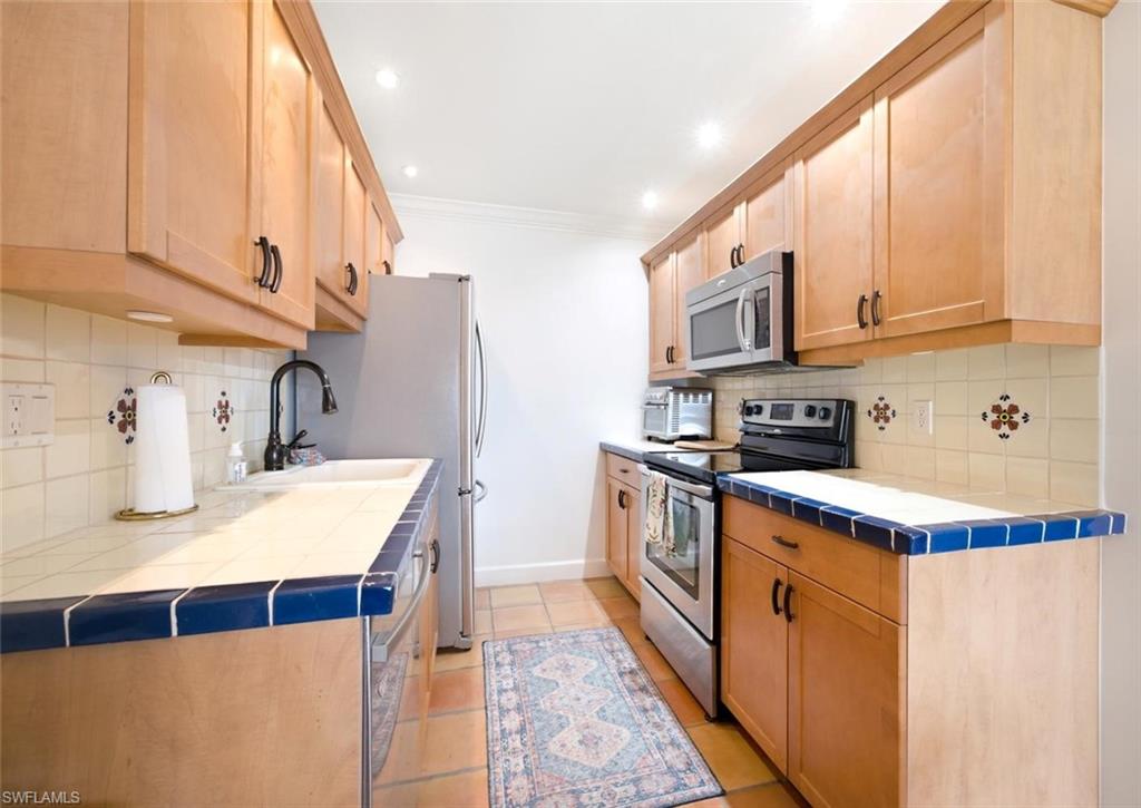 333 Harbour DR 209 photo 16