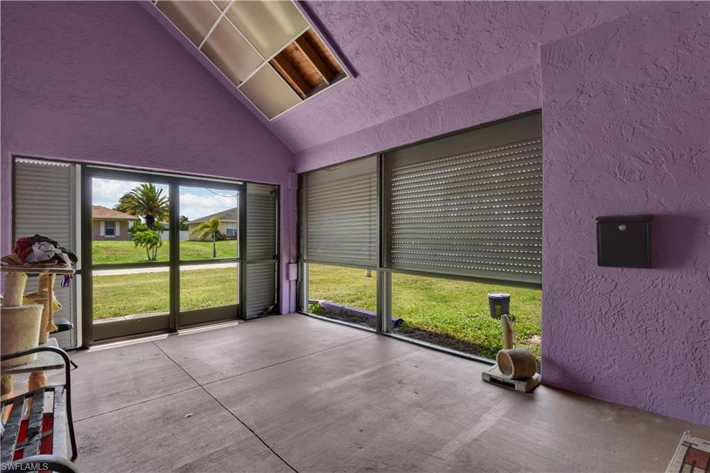 Screened Front Entry