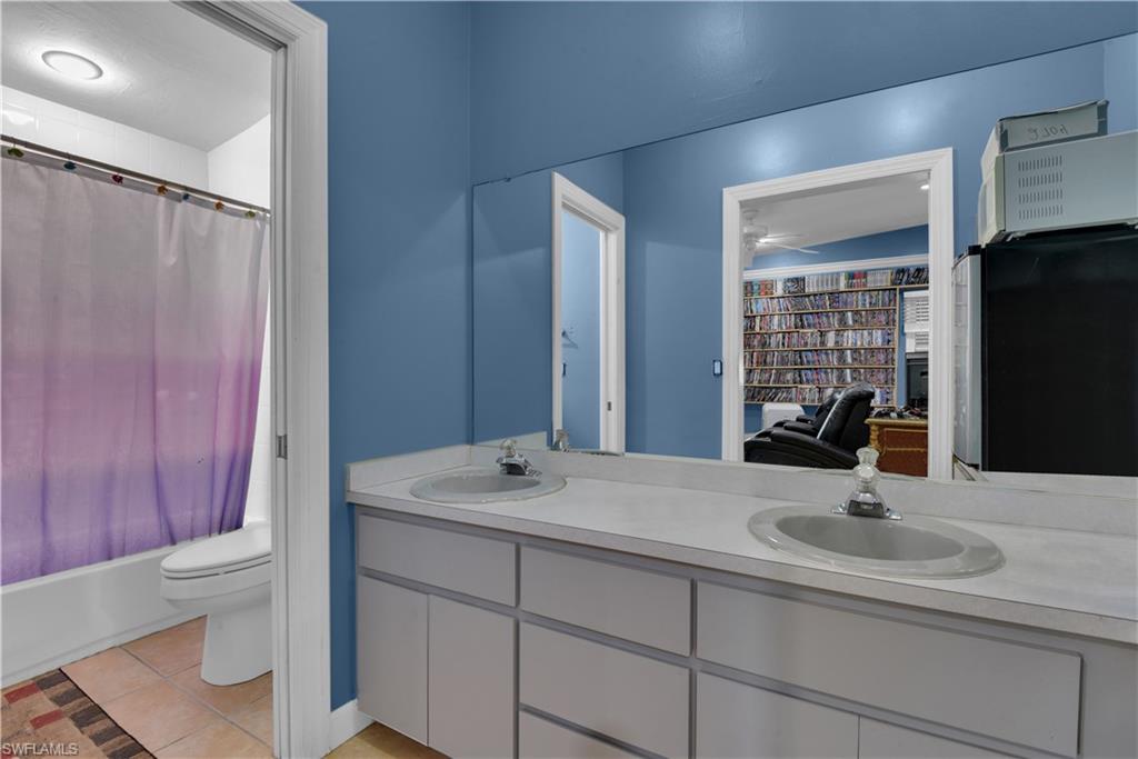 Guest Suite Bath - Second Floor