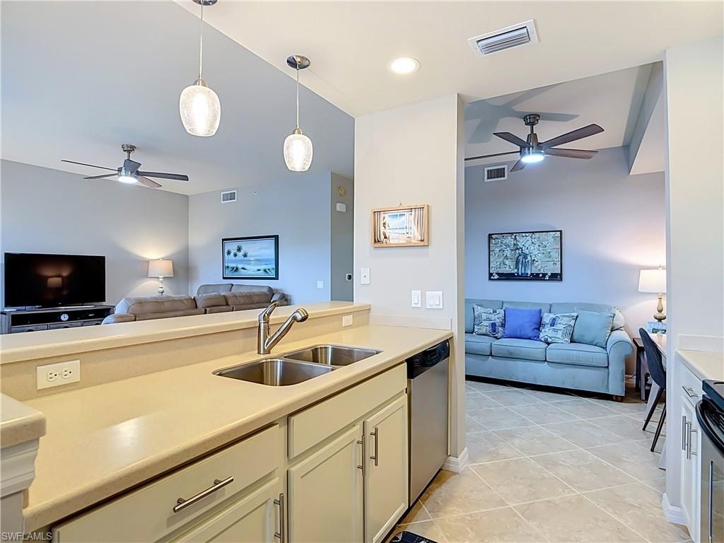 10321 Heritage Bay BLVD 1527 photo 19
