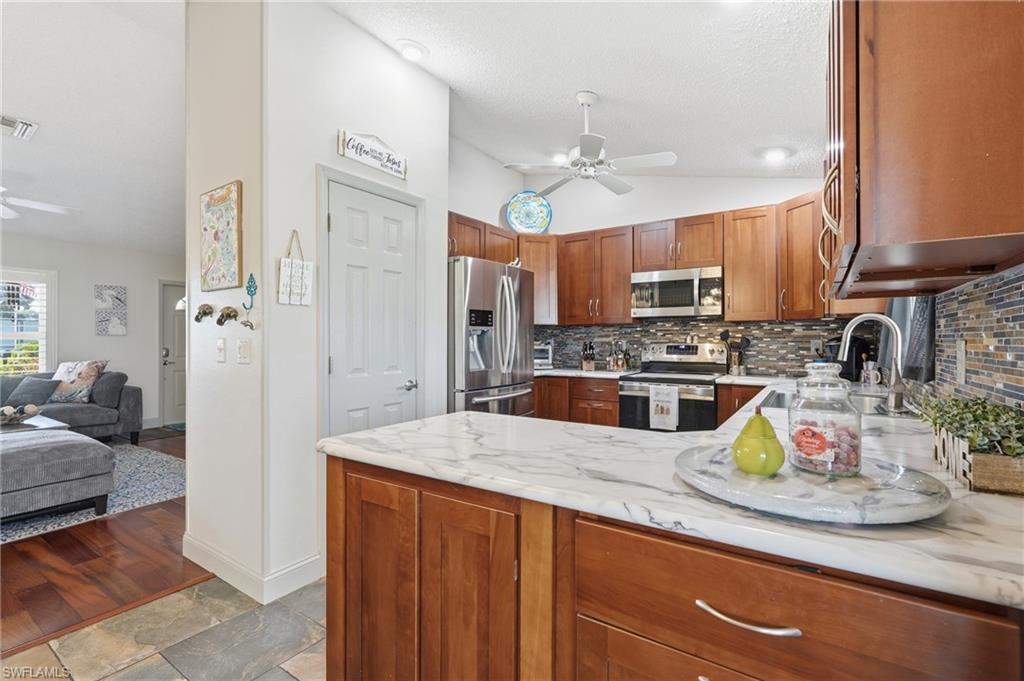 1529 Crestwood CIR W photo 10