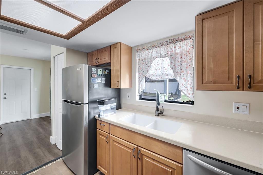27051 Edgewood ST photo 10