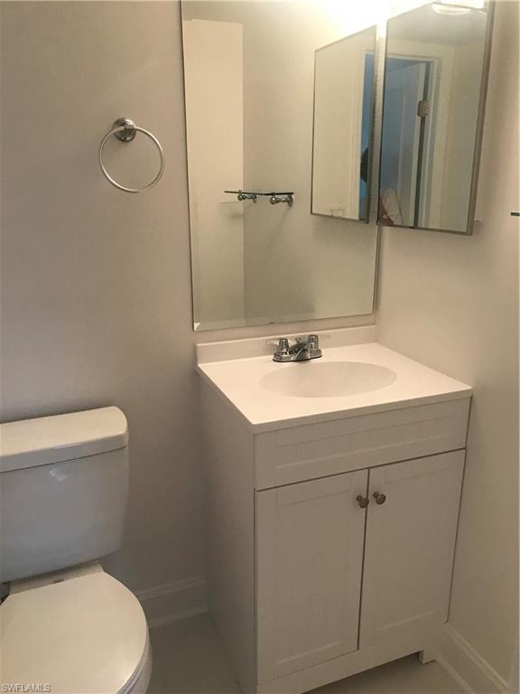 Half bath en suite main bedroom