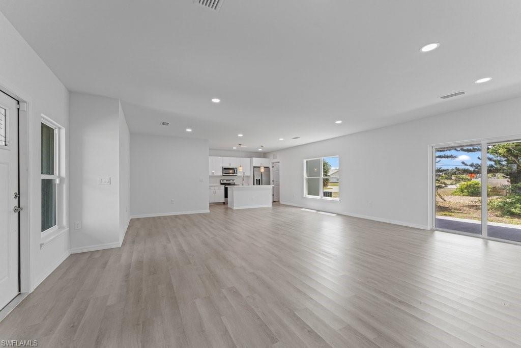 15 Hampton AVE photo 13
