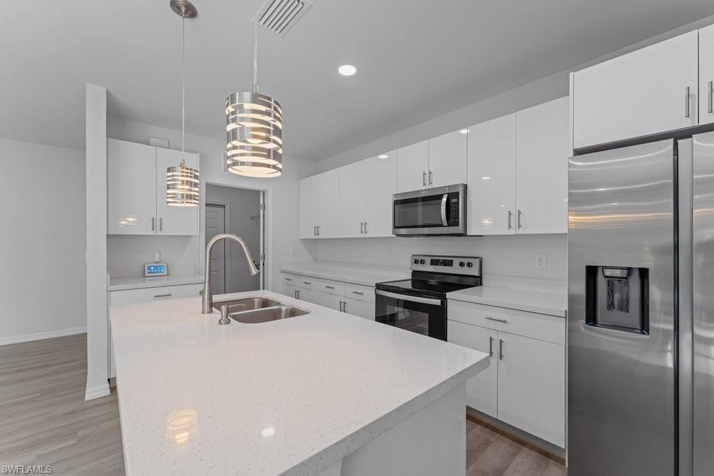 15 Hampton AVE photo 17