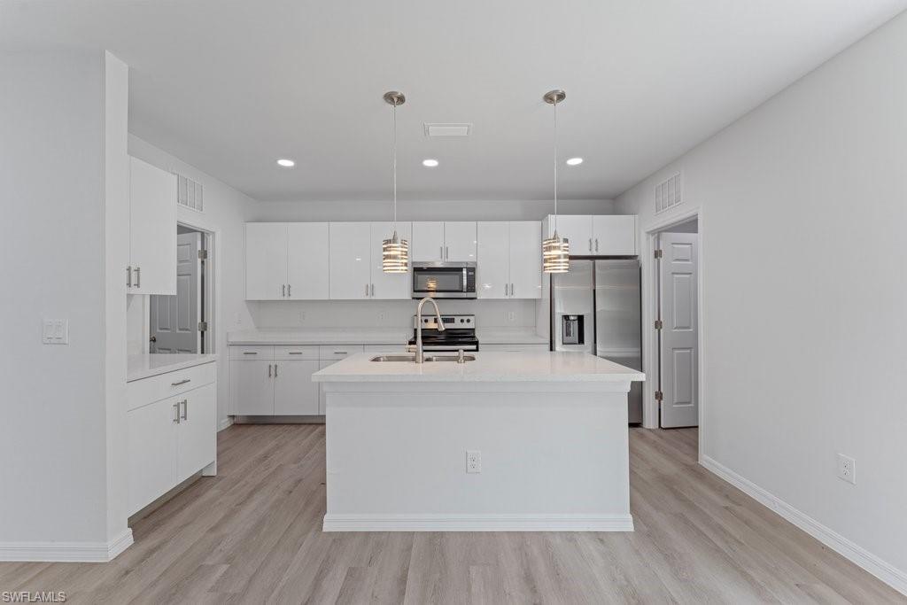 15 Hampton AVE photo 16