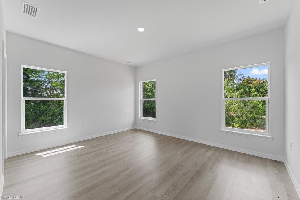 15 Hampton AVE photo 30
