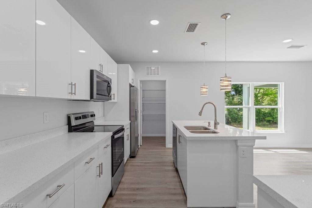 15 Hampton AVE photo 18