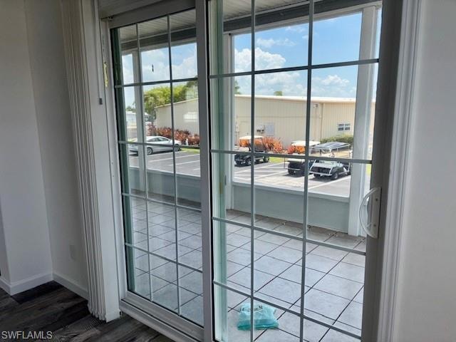 Double slider leading to enclosed porch