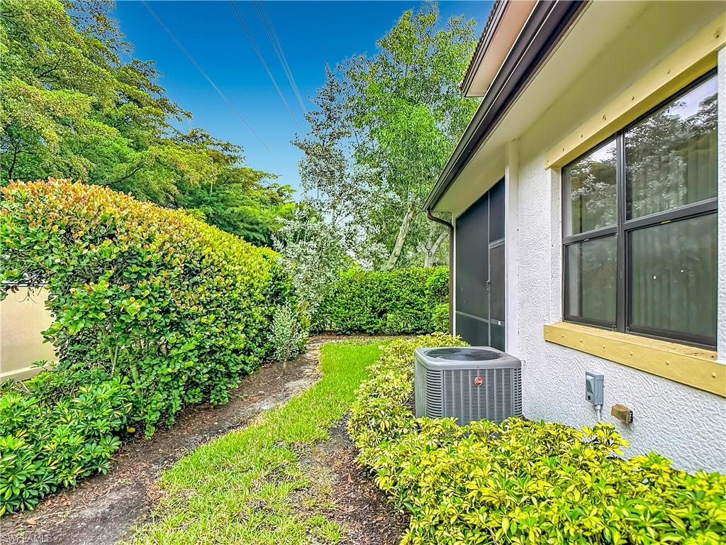 Private side yard