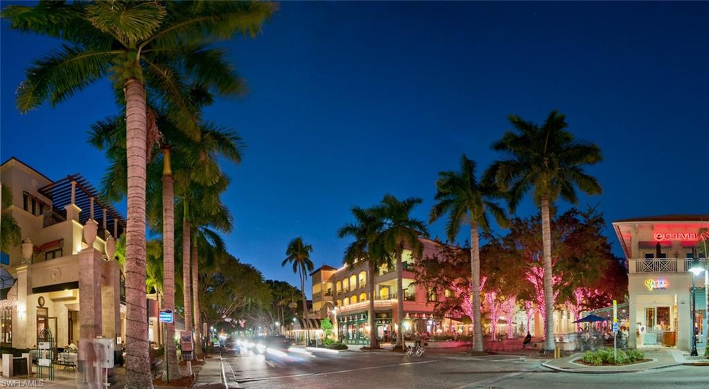 Minutes to Old Naples (shopping and dining)