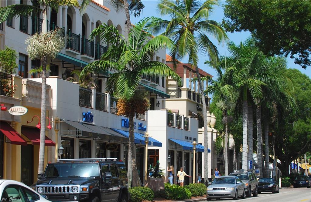 Minutes to Old Naples (shopping and dining)