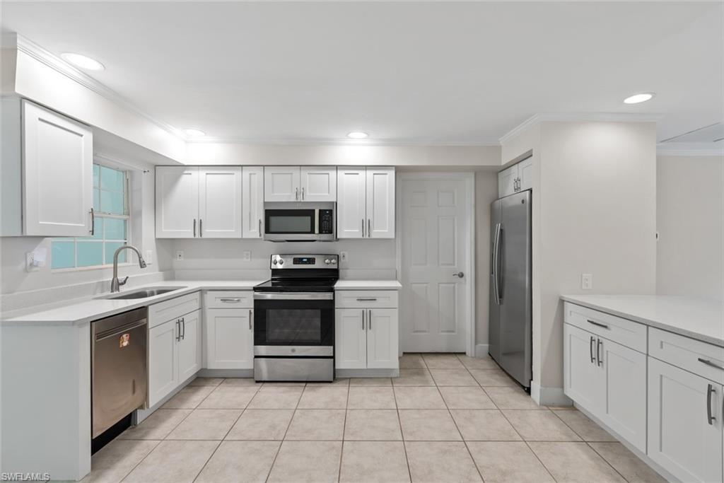 2437 Sunset AVE photo 6