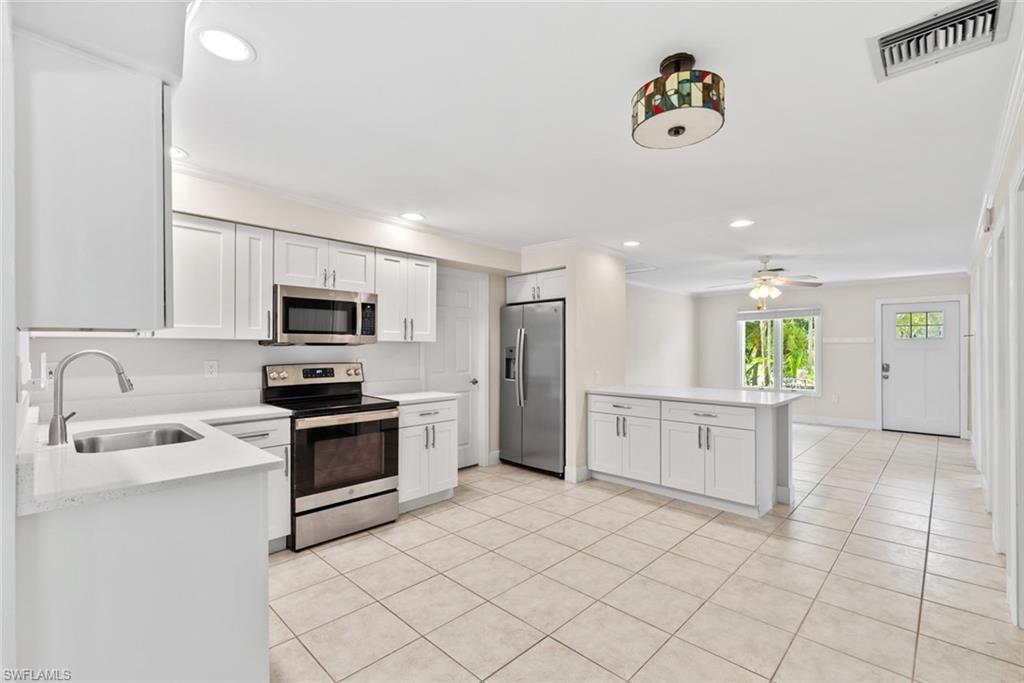 2437 Sunset AVE photo 7