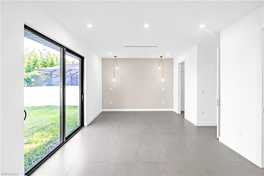 2700 SW Embers TER photo 27