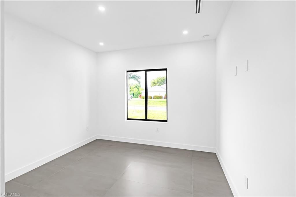 2700 SW Embers TER photo 17