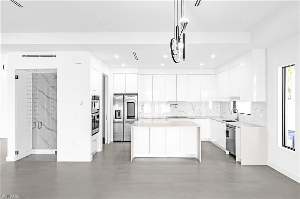 2700 SW Embers TER photo 7