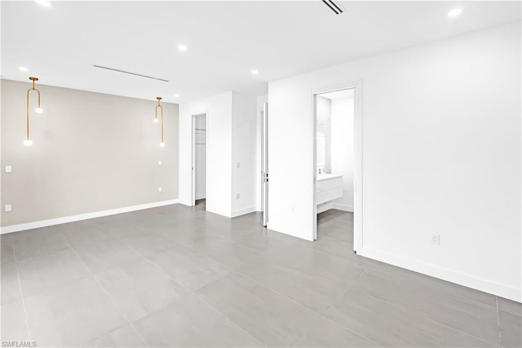 2700 SW Embers TER photo 28